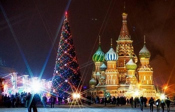 Новый год на улицах Москвы с Дедом Морозом и Снегурочкой